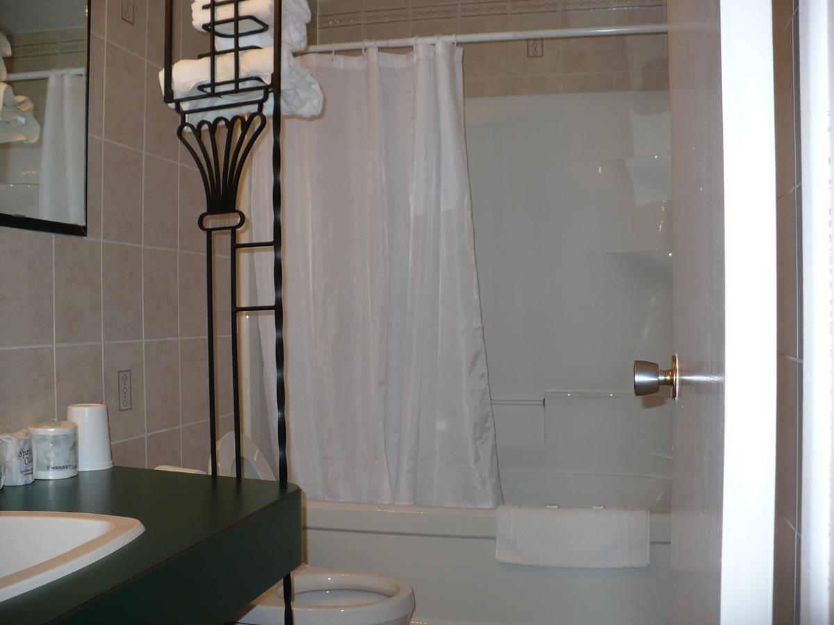 Sheridan Lawrence M Hotel Fort Vermilion Buitenkant foto
