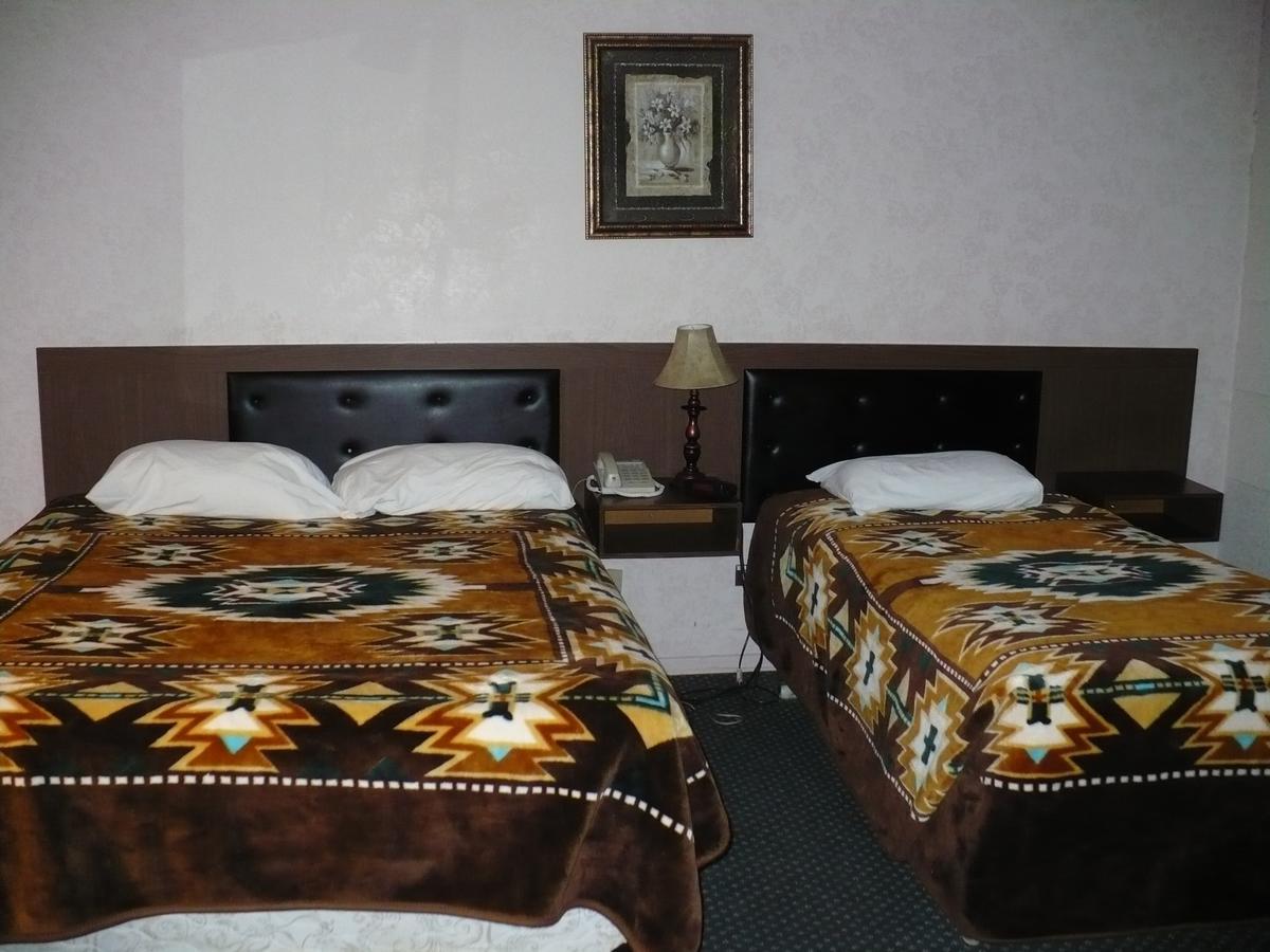 Sheridan Lawrence M Hotel Fort Vermilion Buitenkant foto