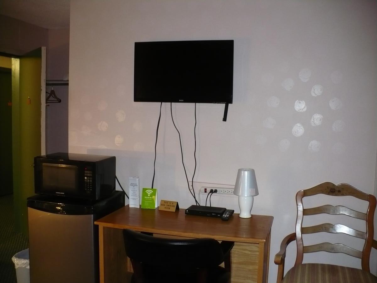 Sheridan Lawrence M Hotel Fort Vermilion Buitenkant foto